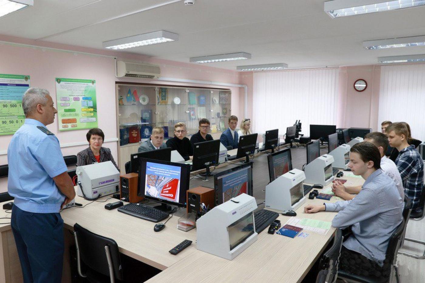 День открытых дверей для студентов целевого набора кафедры «Таможенное дело», посвященный Дню таможенника